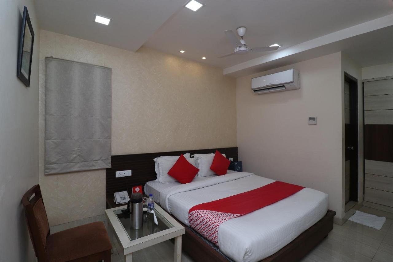 Oyo 29382 Golden Laurel Inn Deoria Exterior foto